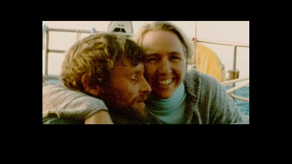 アドリフト 41日間の漂流の画像