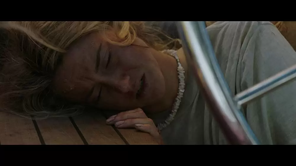 アドリフト 41日間の漂流の画像