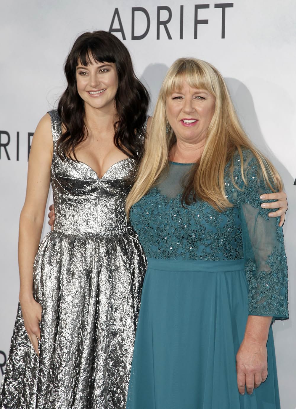 アドリフト 41日間の漂流の画像