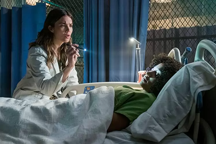 「ダーケスト・マインド」マンディ・ムーア & アマンドラ・ステンバーグの画像