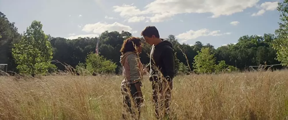 「ダーケスト・マインド」アマンドラ・ステンバーグ & ハリス・ディキンソンの画像