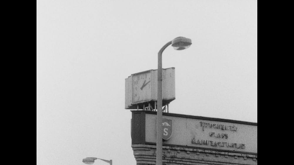 The Girl Chewing Gum（原題）の画像