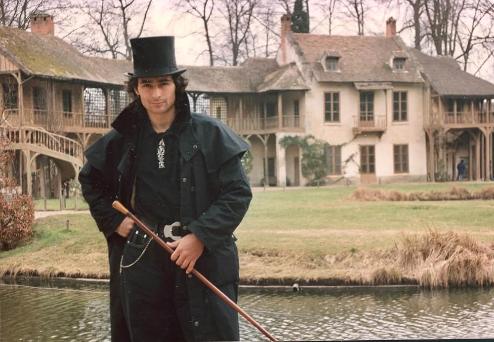 Never Look Away（原題）の画像