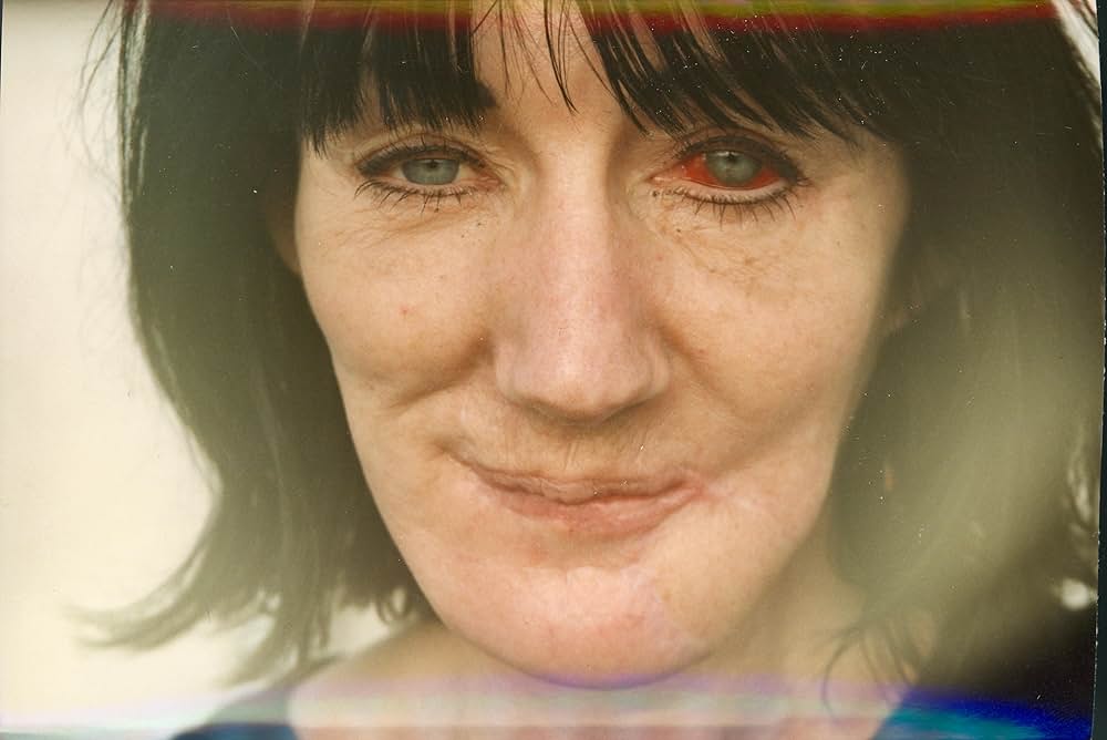 Never Look Away（原題）の画像