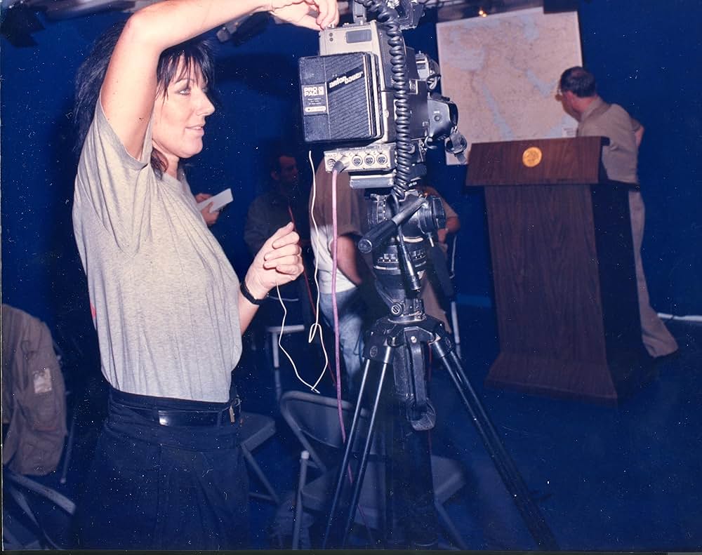 Never Look Away（原題）の画像