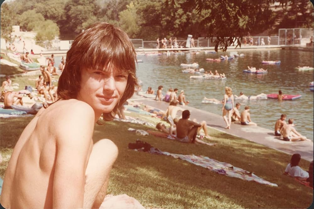 Never Look Away（原題）の画像