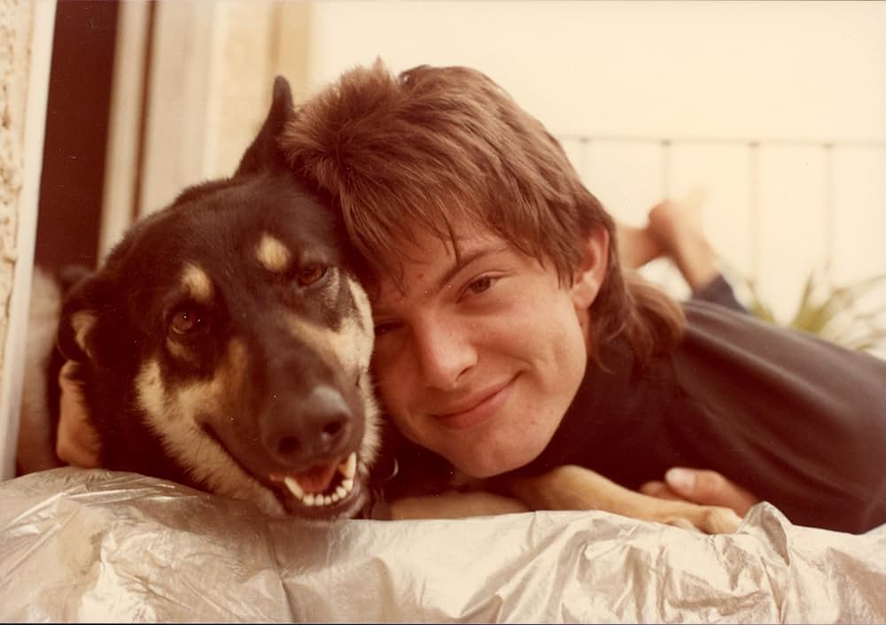 Never Look Away（原題）の画像