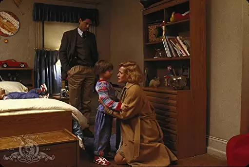 「チャイルド・プレイ」クリス・サランドン & キャサリン・ヒックス & パスカル＝アレックス・バンサンの画像