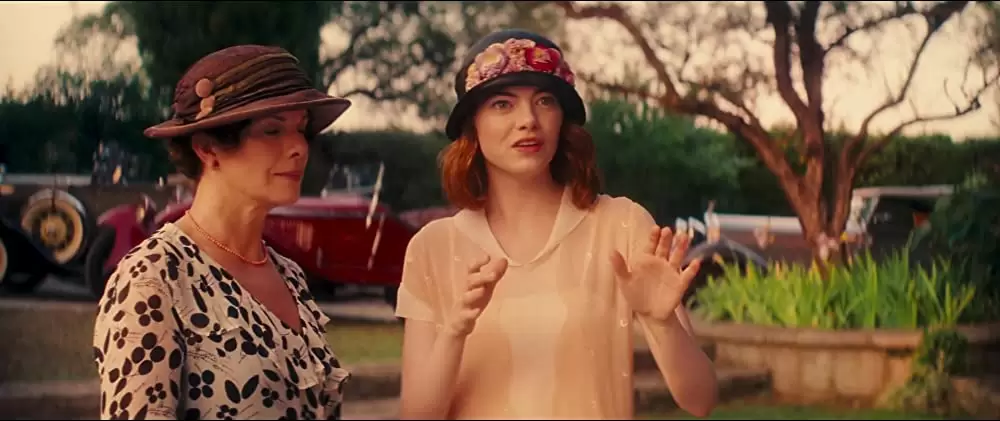 「マジック・イン・ムーンライト」マーシャ・ゲイ・ハーデン & エマ・ストーンの画像