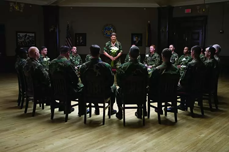 ヤギと男と男と壁との画像