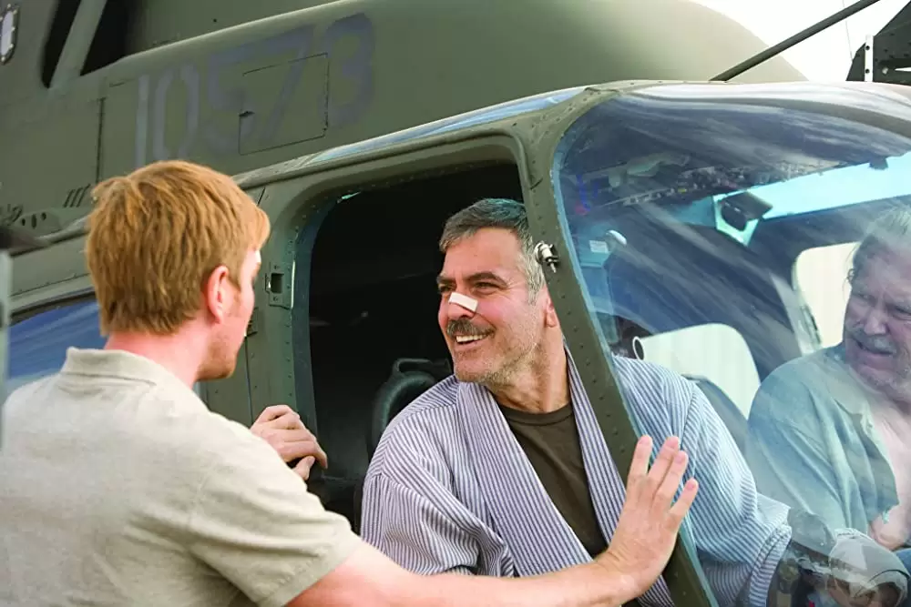 ヤギと男と男と壁との画像