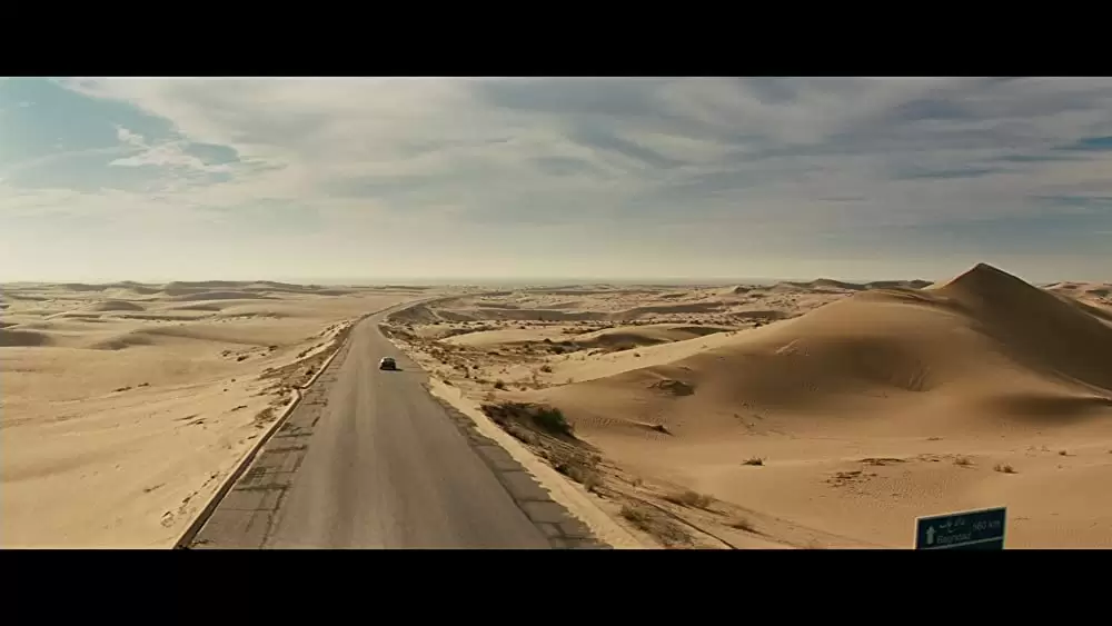 ヤギと男と男と壁との画像