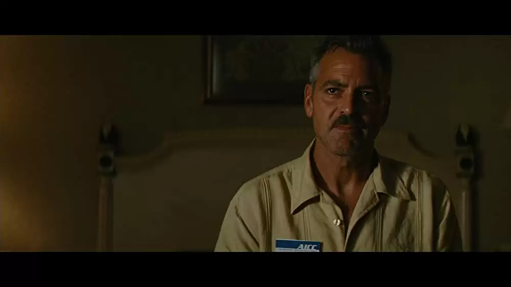 ヤギと男と男と壁との画像