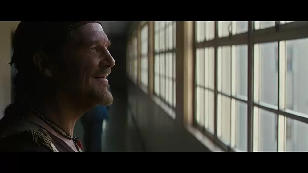 ヤギと男と男と壁との画像