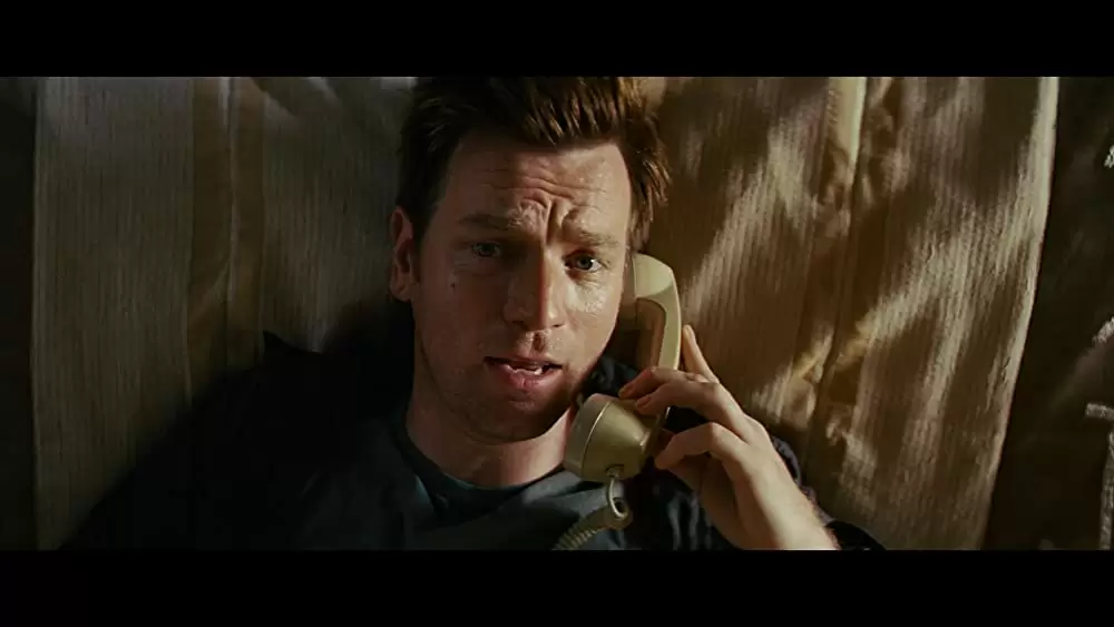 ヤギと男と男と壁との画像