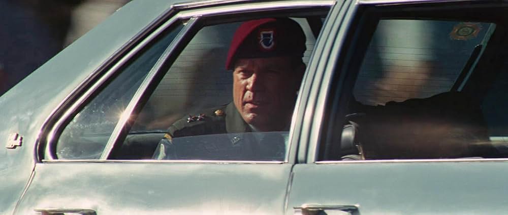 ヤギと男と男と壁との画像