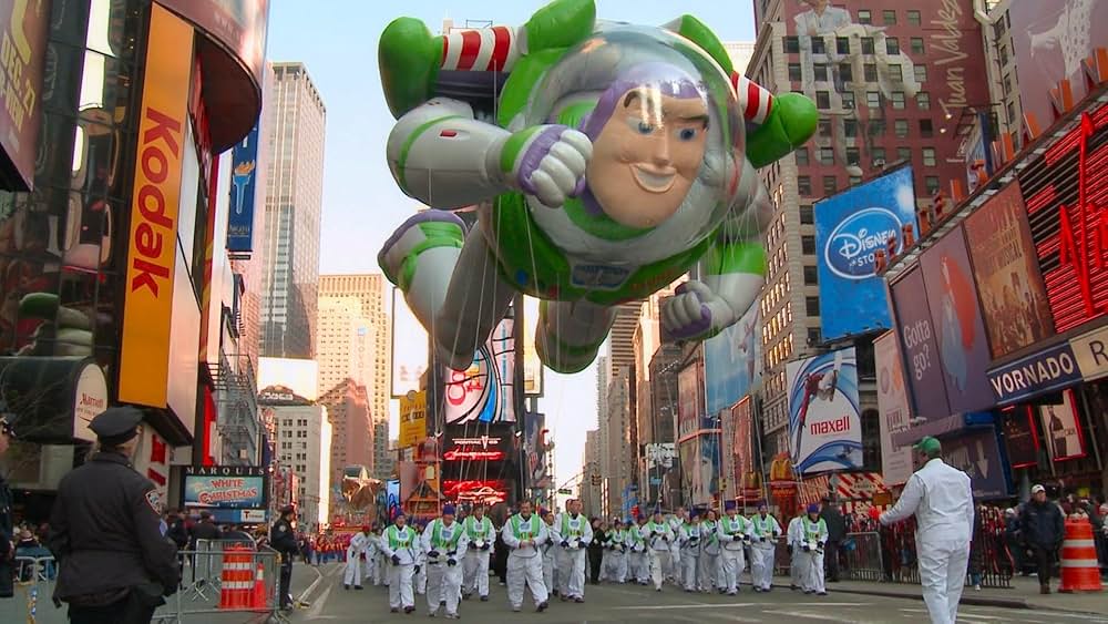 無限の彼方へ：バズとバズ・ライトイヤーへの旅の画像