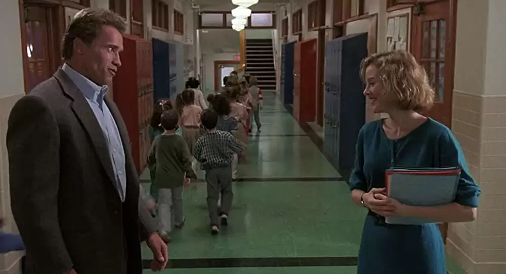 「キンダガートン・コップ」アーノルド・シュワルツェネッガー & ペネロープ・アン・ミラーの画像