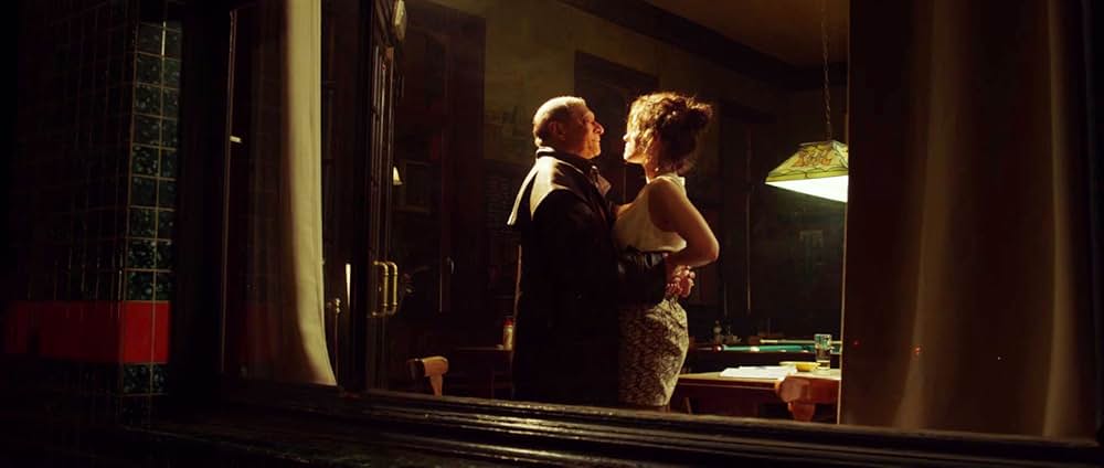 逃亡者 命を狙われた男女の画像