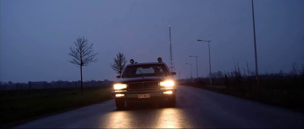 逃亡者 命を狙われた男女の画像