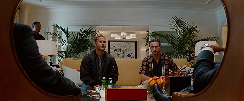 野蛮なやつら SAVAGESの画像