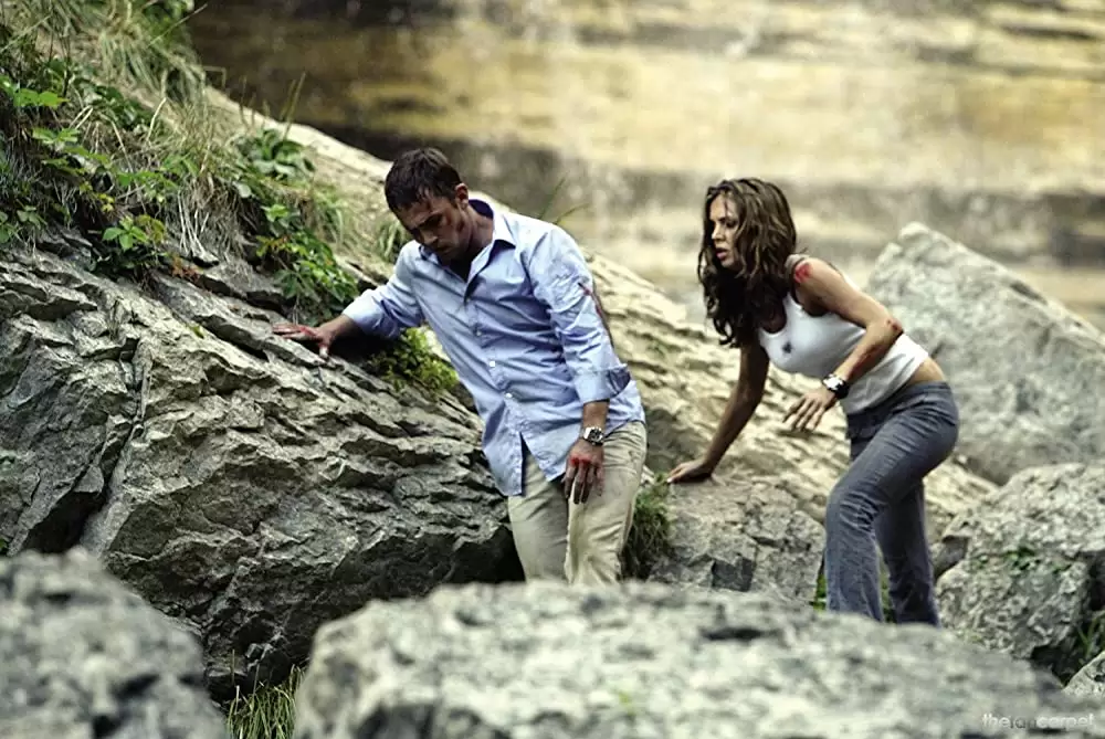 「クライモリ／間違ったターン」デズモンド・ハリントン & エリザ・ドゥシュクの画像