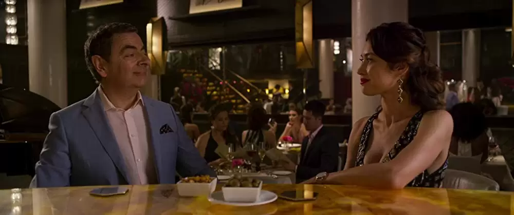 「ジョニー・イングリッシュ アナログの逆襲」ローワン・アトキンソン & オルガ・キュリレンコの画像