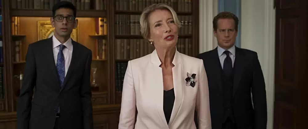 「ジョニー・イングリッシュ アナログの逆襲」エマ・トンプソン & アダム・ジェームズ & アミット・シャーの画像