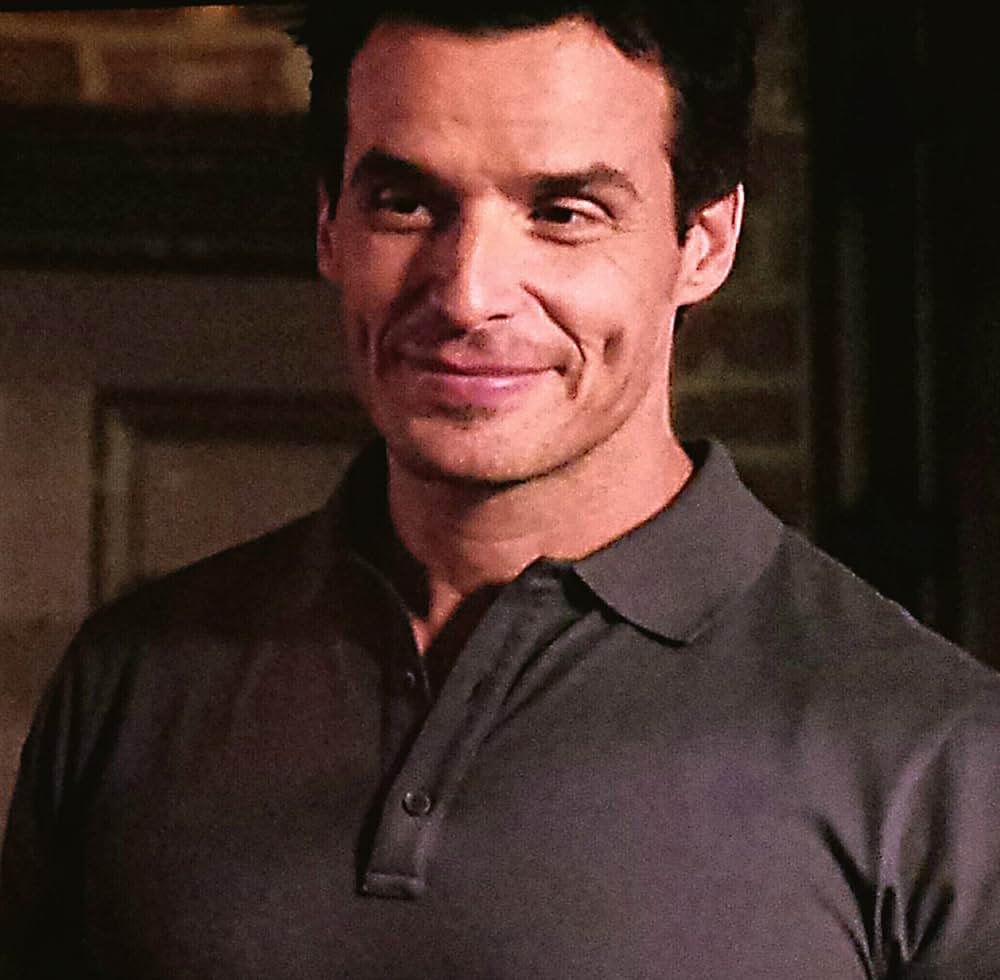 キャラクター 犯罪小説家の画像