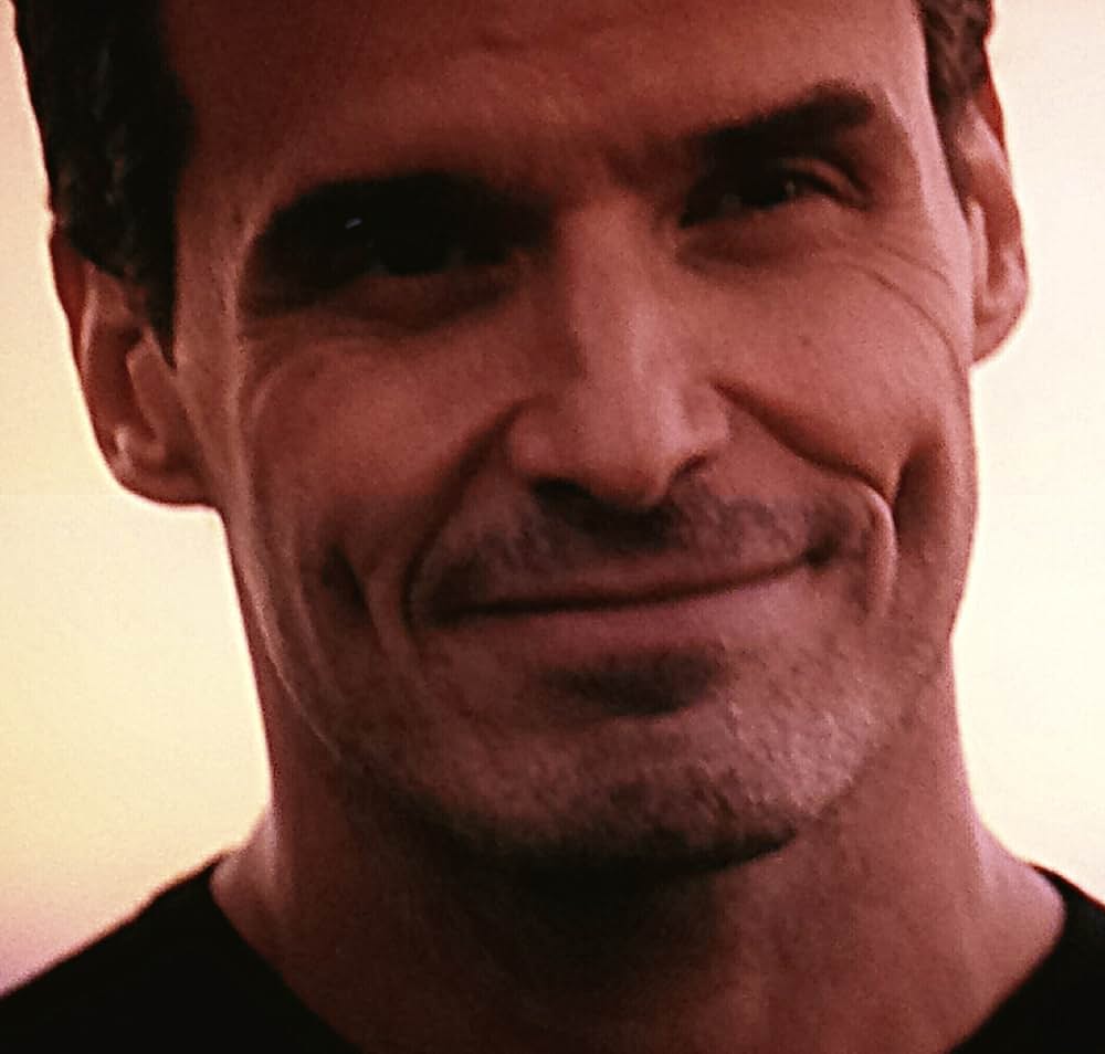 キャラクター 犯罪小説家の画像