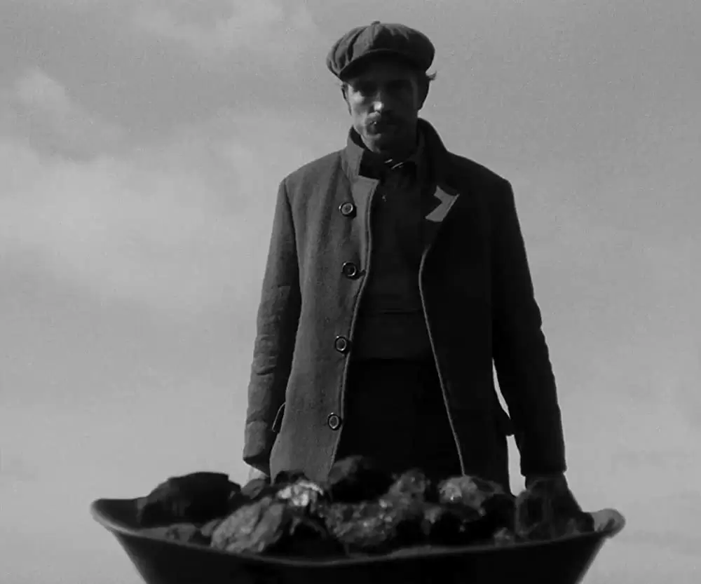 「ライトハウス」ロバート・パティンソンの画像