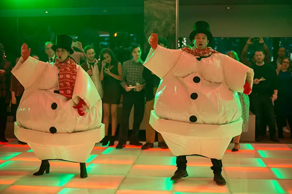 「クレイジー・パーティー」ジェイソン・ベイトマン & オリビア・マンの画像