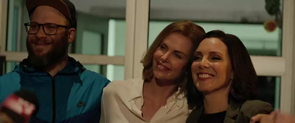 「ロング・ショット 僕と彼女のありえない恋」シャーリーズ・セロン & セス・ローゲン & ジューン・ダイアン・ラファエルの画像