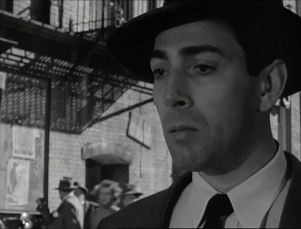 パスポートのない女の画像