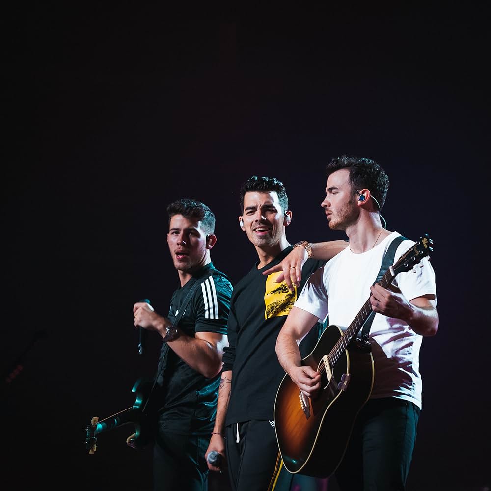 ハピネスは続く：ジョナス・ブラザーズ コンサートの画像