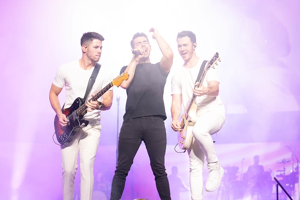 ハピネスは続く：ジョナス・ブラザーズ コンサートの画像