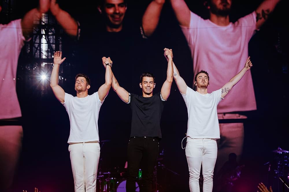 ハピネスは続く：ジョナス・ブラザーズ コンサートの画像