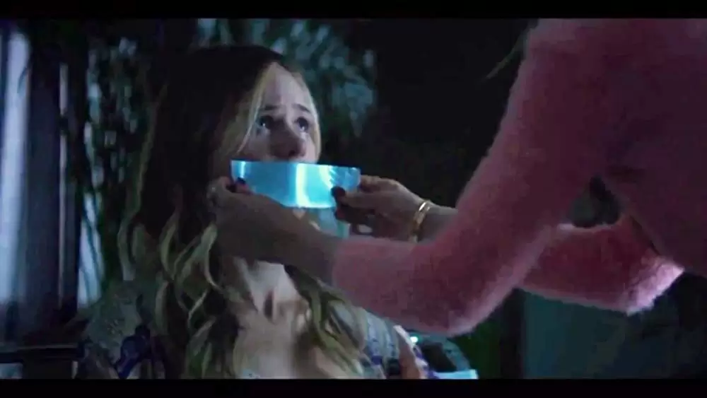 「ラストウィーク・オブ・サマー」ベラ・ソーン & ハルストン・セイジの画像