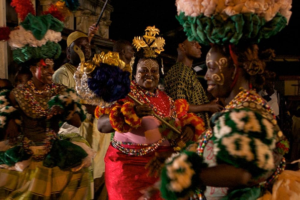 半分のぼった黄色い太陽の画像