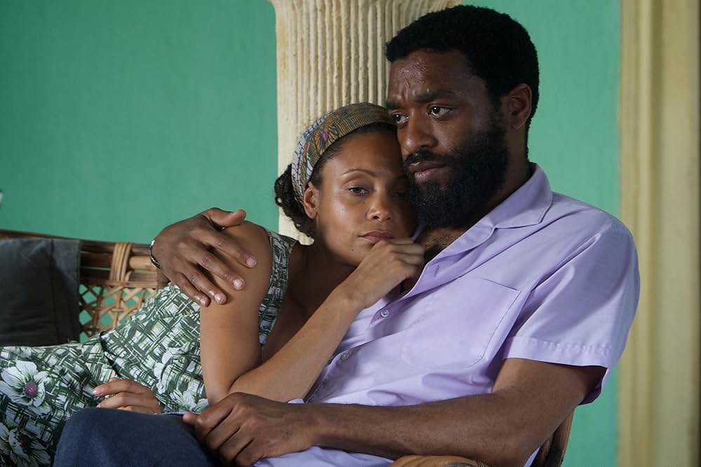 半分のぼった黄色い太陽の画像