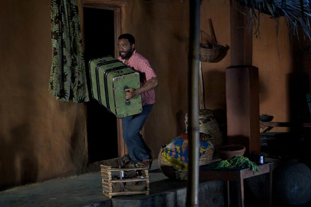 半分のぼった黄色い太陽の画像