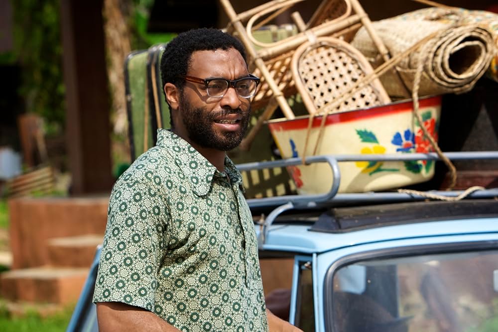 半分のぼった黄色い太陽の画像