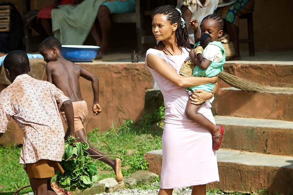 半分のぼった黄色い太陽の画像