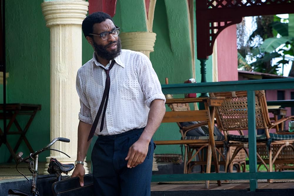 半分のぼった黄色い太陽の画像