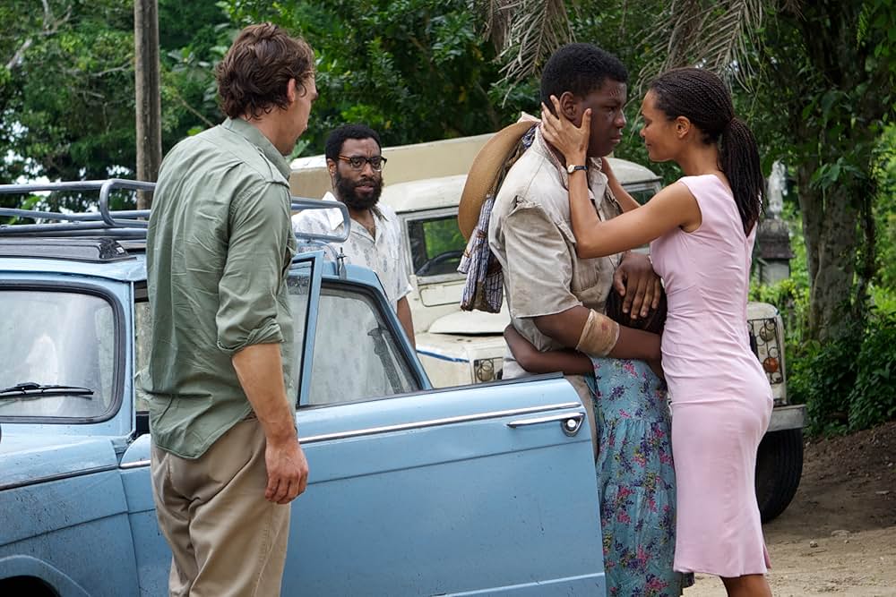 半分のぼった黄色い太陽の画像