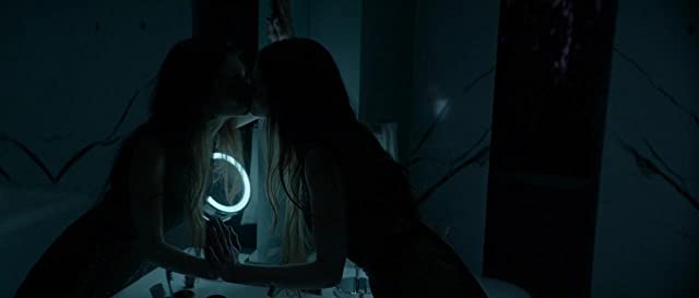 ガール・イン・ザ・ミラーの画像