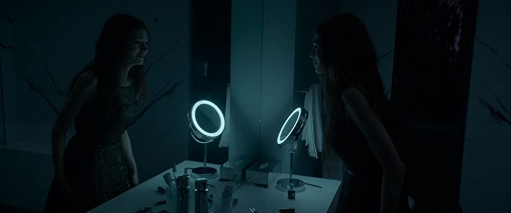 ガール・イン・ザ・ミラーの画像