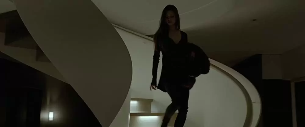 「ガール・イン・ザ・ミラー」インディア・アイズリーの画像