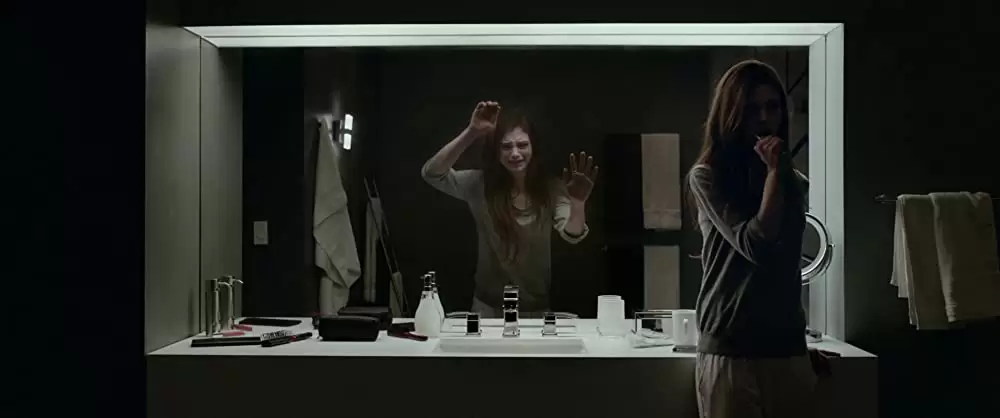 「ガール・イン・ザ・ミラー」インディア・アイズリーの画像