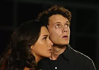 「オッド・トーマス 死神と奇妙な救世主」アントン・イェルチン & アディソン・ティムリンの画像